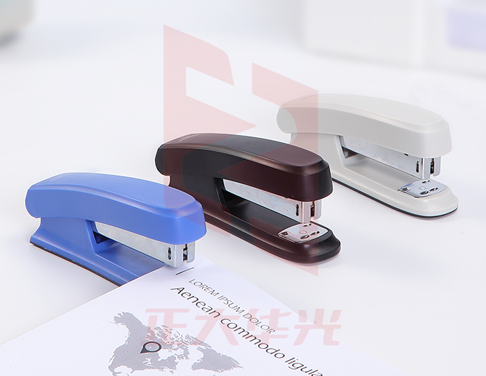 齐心 B2993 强力耐用订书机 12#金属机(颜色随机)XTGM01301508096714