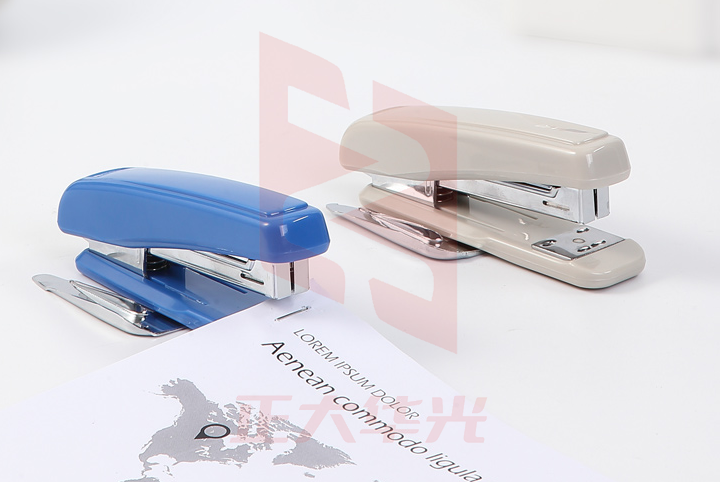齐心 B2984 强效起钉订书机 装订起钉两用型 12#金属机(颜色随机)XTGM01301505518506